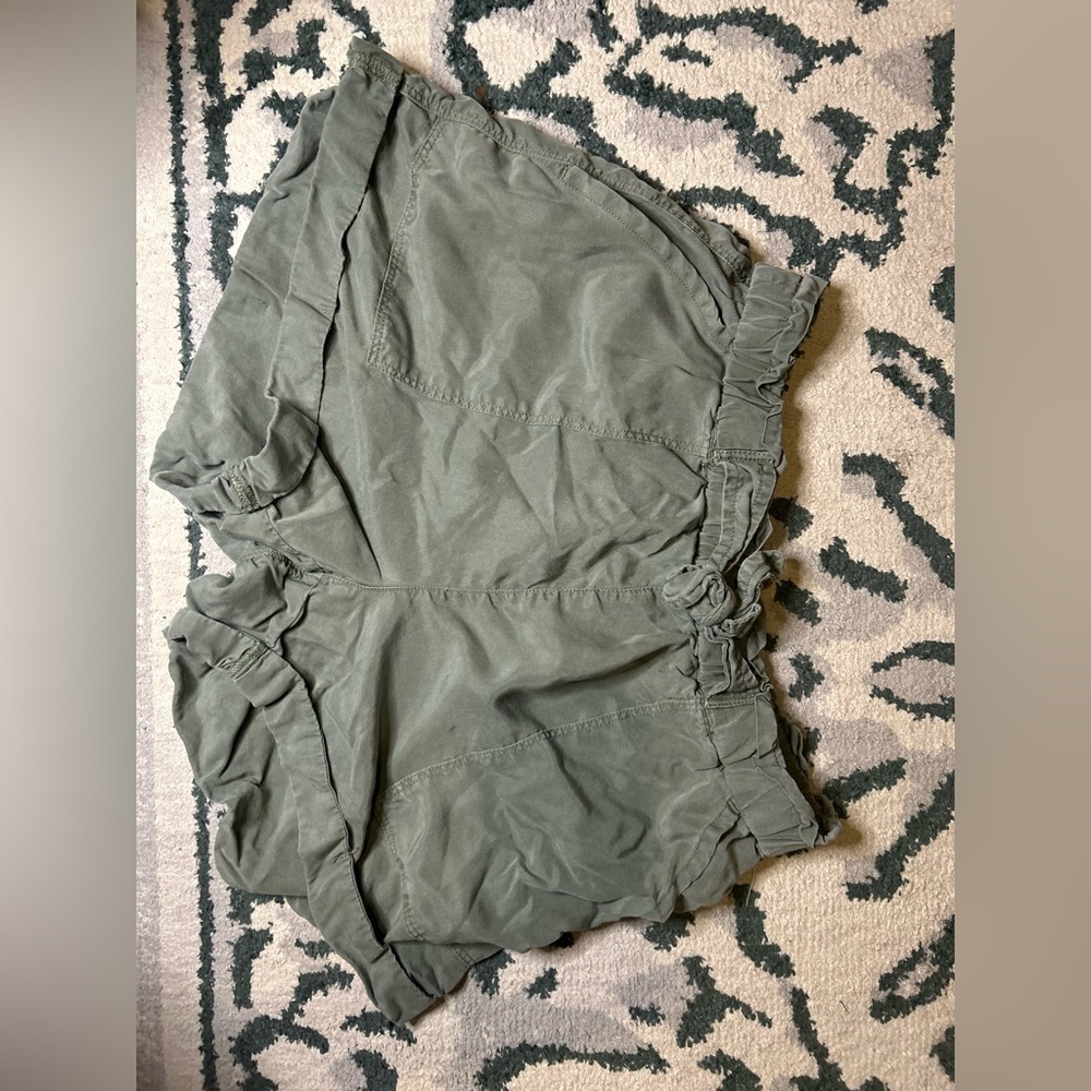 Aerie Size M Olive Green Relaxed Shorts
